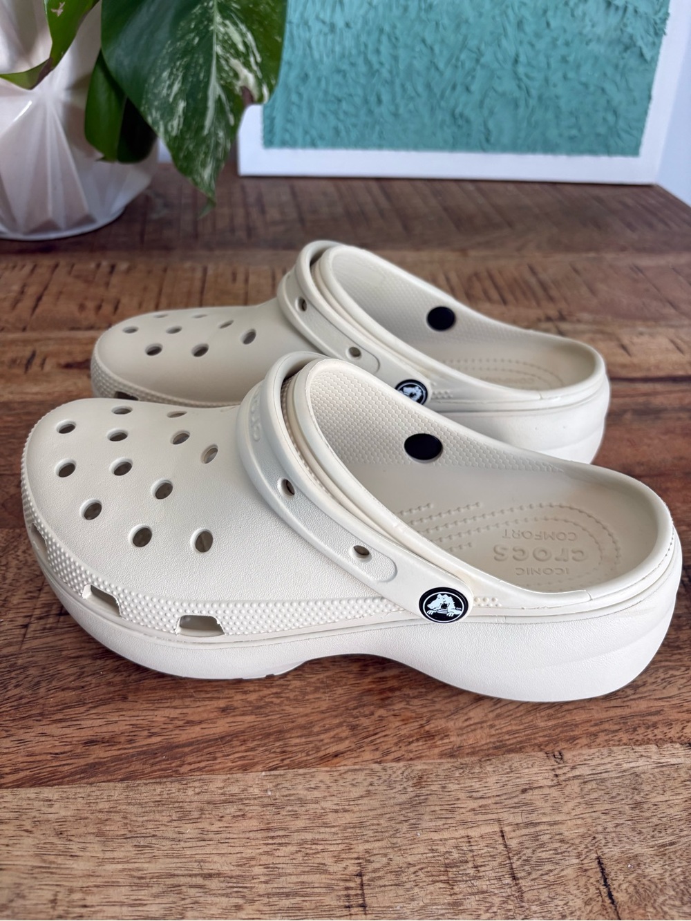 Crocs Women’s 9 Classic Clog - Cream